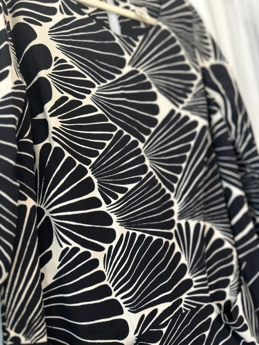 J.Crew Black White Shell Print Shift Dress Size 8 Rayon Lined 3/4 Sleeve - Picture 2 of 9